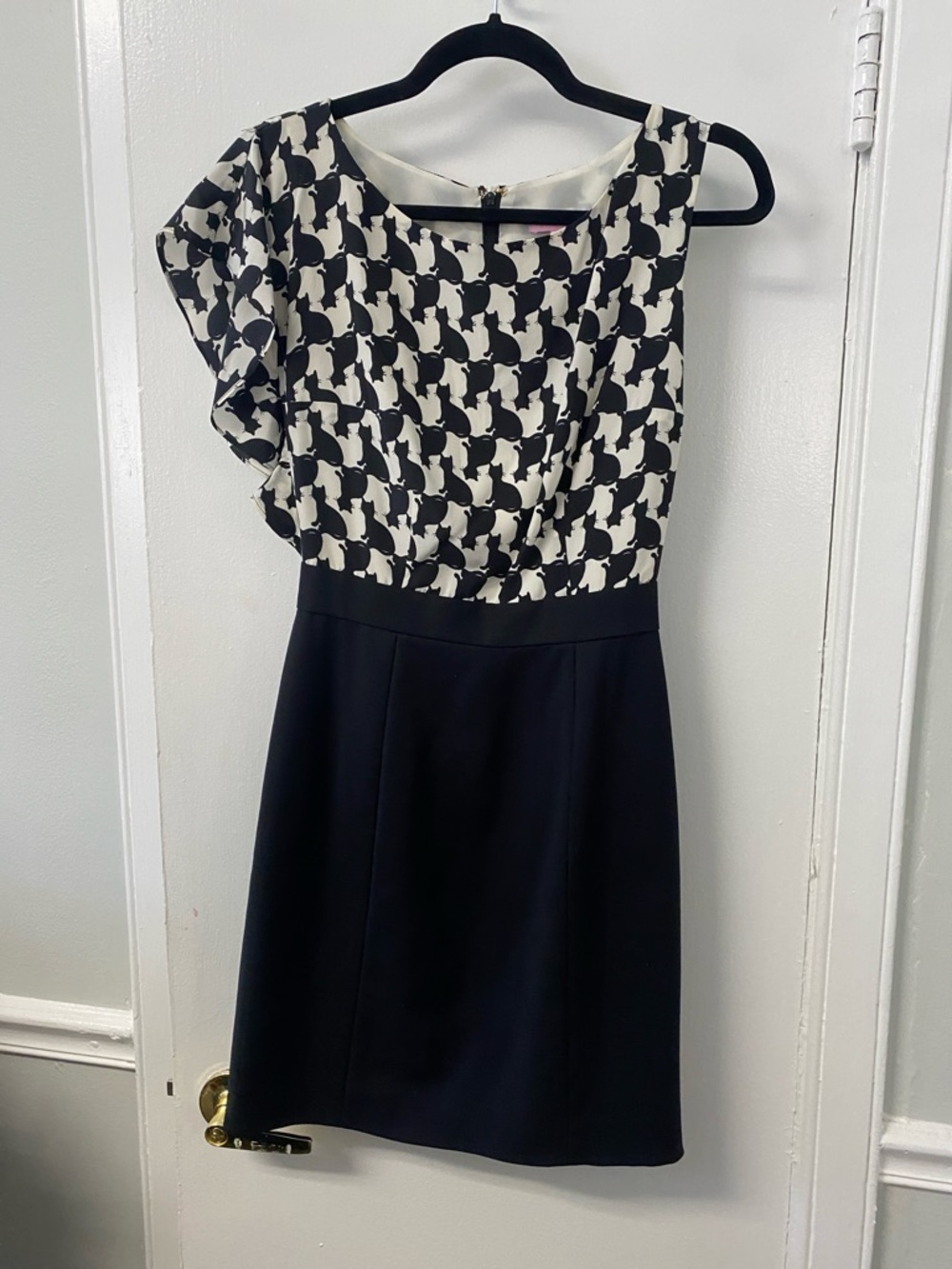 Lilly Pulitzer Black & White One-Shoulder Printed Bodice Dress adorbs cat print